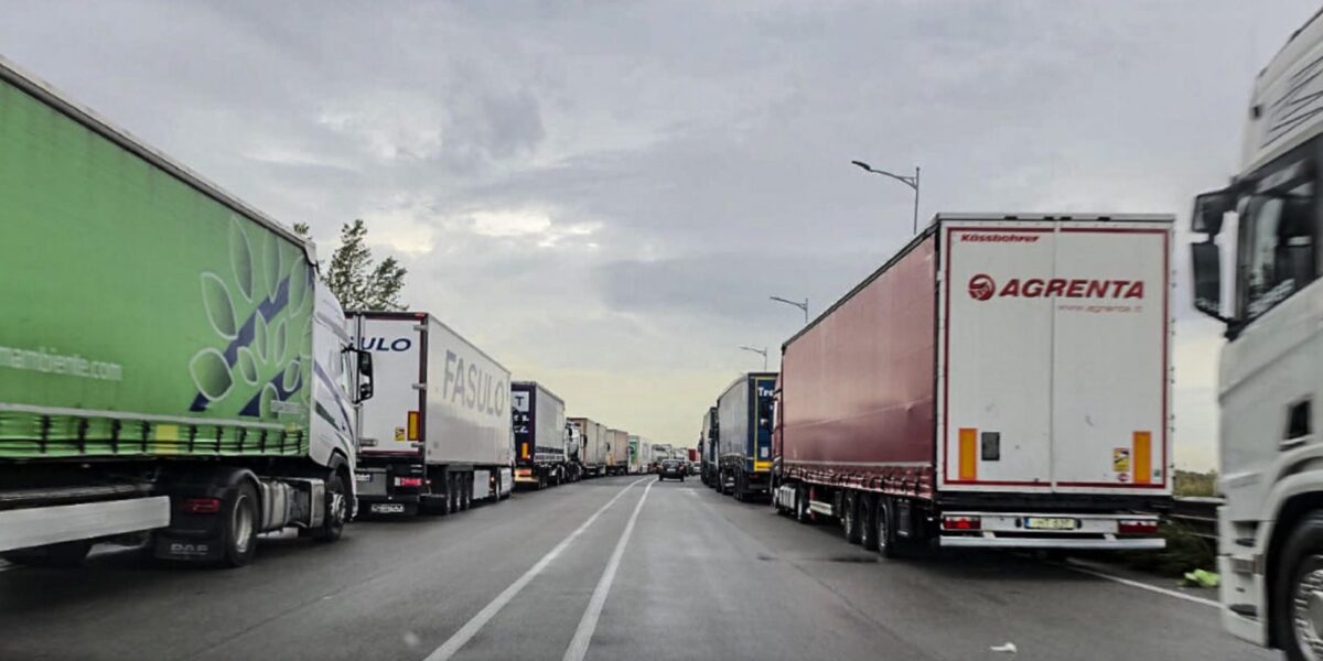 dilagano i blocchi dei tir al sud denunce e pugno duro del governo meloni convoca il cdm da Gazzettadelsud.it dilagano i blocchi dei tir al sud denunce e pugno duro del governo meloni convoca il cdm
