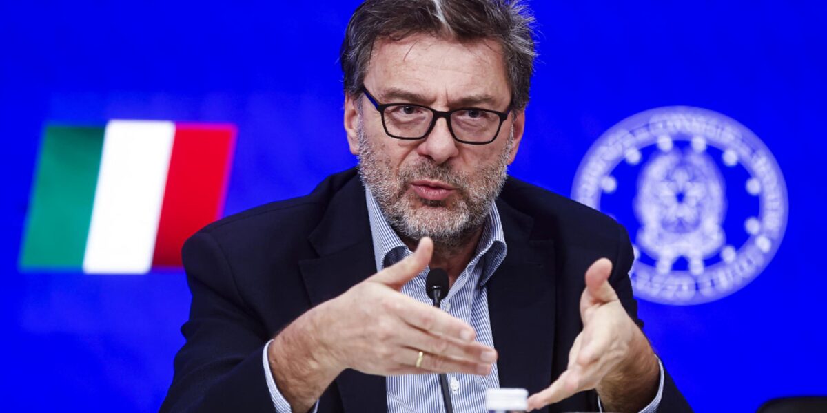 manovra 28 miliardi di scostamento e meno spazio alla difesa giorgetti agli alleati approccio un attimino pi249 prudente da Gazzettadelsud.it manovra 28 miliardi di scostamento e meno spazio alla difesa giorgetti agli alleati approccio un attimino pi249 prudente