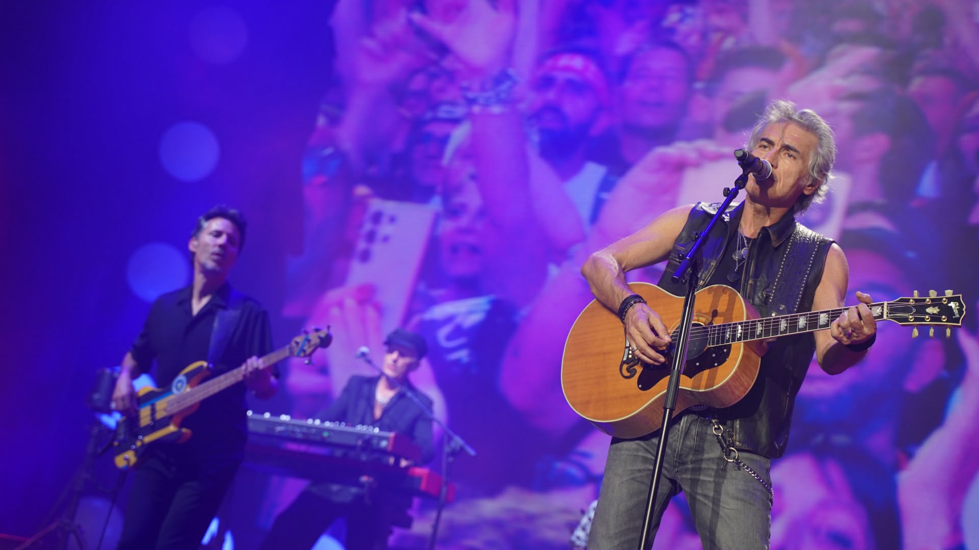 Il boato del PalaRescifina per Ligabue: Messina balla sul mondo per i ...