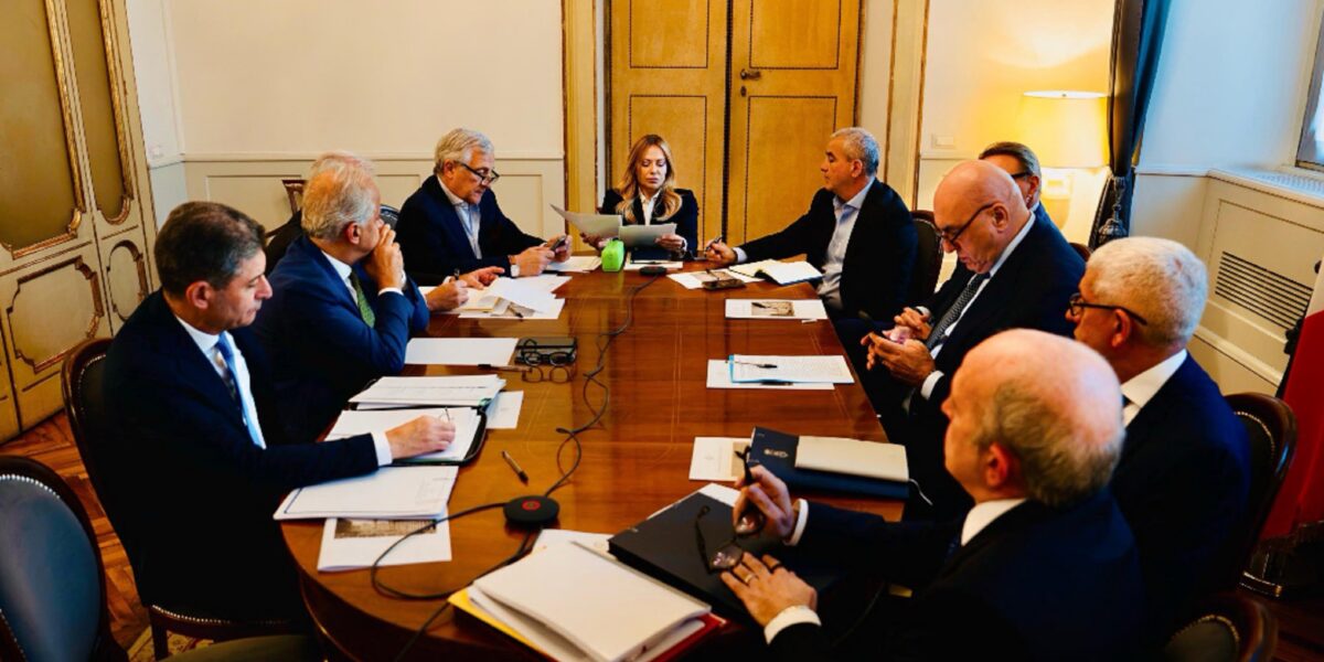 meloni e giorgetti blindano la manovra si cerca intesa politica sulle banche da Gazzettadelsud.it meloni e giorgetti blindano la manovra si cerca intesa politica sulle banche