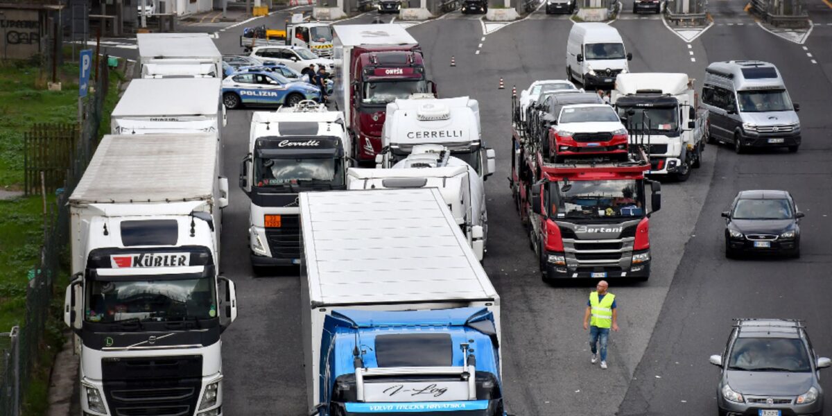 fermo dei tir in sicilia danni fino a 50 milioni prodotti freschi a rischio da Gazzettadelsud.it fermo dei tir in sicilia danni fino a 50 milioni prodotti freschi a rischio