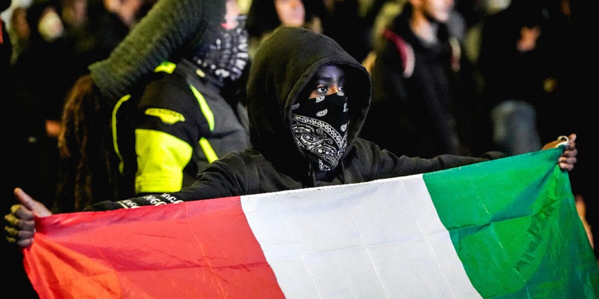 cortei e scontri in tutta italia cariche idranti e tensioni da roma a milano da Gazzettadelsud.it cortei e scontri in tutta italia cariche idranti e tensioni da roma a milano