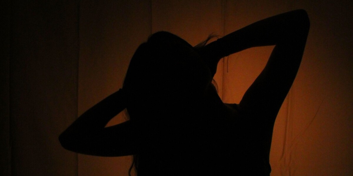 https://assets.gazzettadelsud.it/2026/10/Ombra-di-una-donna-scaled-1200x600-1792596911.jpg