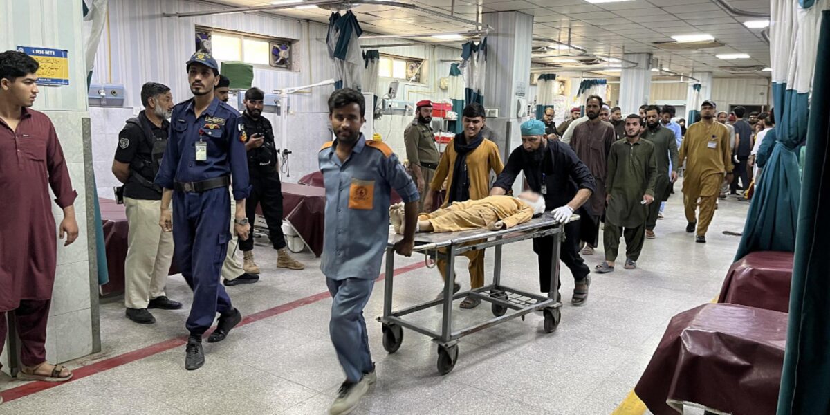 pakistan crolla il tetto di una scuola a peshawar almeno 30 morti da Gazzettadelsud.it pakistan crolla il tetto di una scuola a peshawar almeno 30 morti