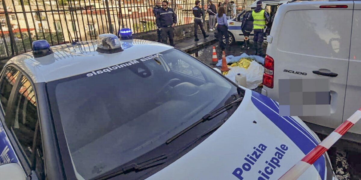 un 58enne travolto e ucciso a napoli da scooter e furgone pirata da Gazzettadelsud.it un 58enne travolto e ucciso a napoli da scooter e furgone pirata