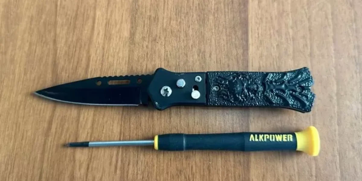 accoltella il compagno in classe 14enne arrestato nel casertano da Gazzettadelsud.it accoltella il compagno in classe 14enne arrestato nel casertano