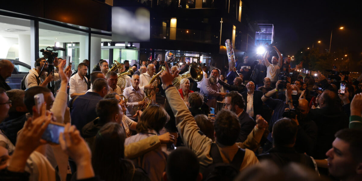gli studenti vincono le elezioni in serbia lo annuncia lo sconfitto vucic da Gazzettadelsud.it gli studenti vincono le elezioni in serbia lo annuncia lo sconfitto vucic