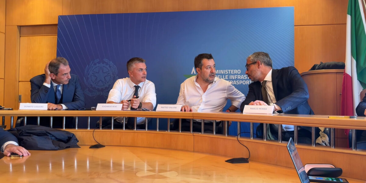protesta dei tir gli autotrasportatori siciliani revocano il fermo il vice ministro rixi segnali di distensione sono attesi in calabria e nelle altre regioni da Gazzettadelsud.it protesta dei tir gli autotrasportatori siciliani revocano il fermo il vice ministro rixi segnali di distensione sono attesi in calabria e nelle altre regioni