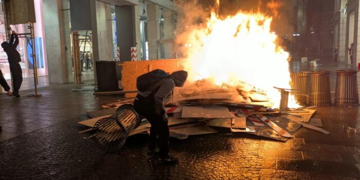 guerriglia a milano dodici arrestati cinque sono minorenni da Gazzettadelsud.it guerriglia a milano dodici arrestati cinque sono minorenni