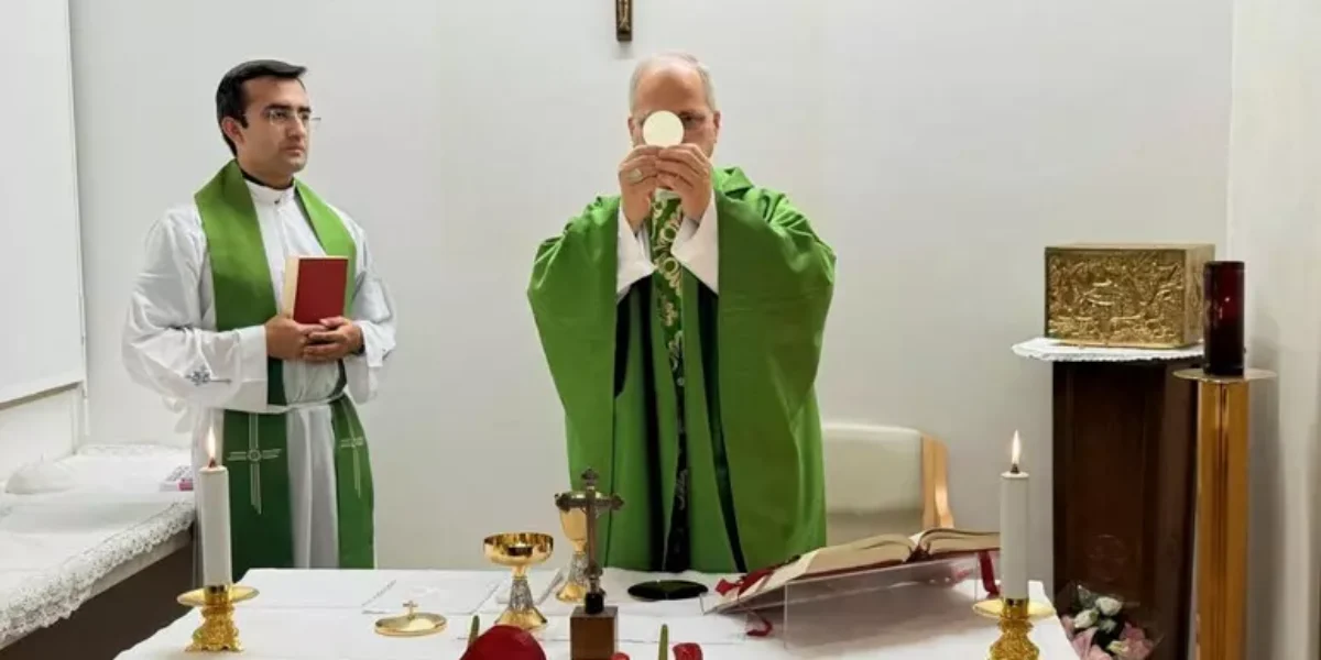 il papa in recupero ha celebrato la messa diffuse le prime foto dal ricovero domenica l angelus ci sar224 da Gazzettadelsud.it il papa in recupero ha celebrato la messa diffuse le prime foto dal ricovero domenica l angelus ci sar224