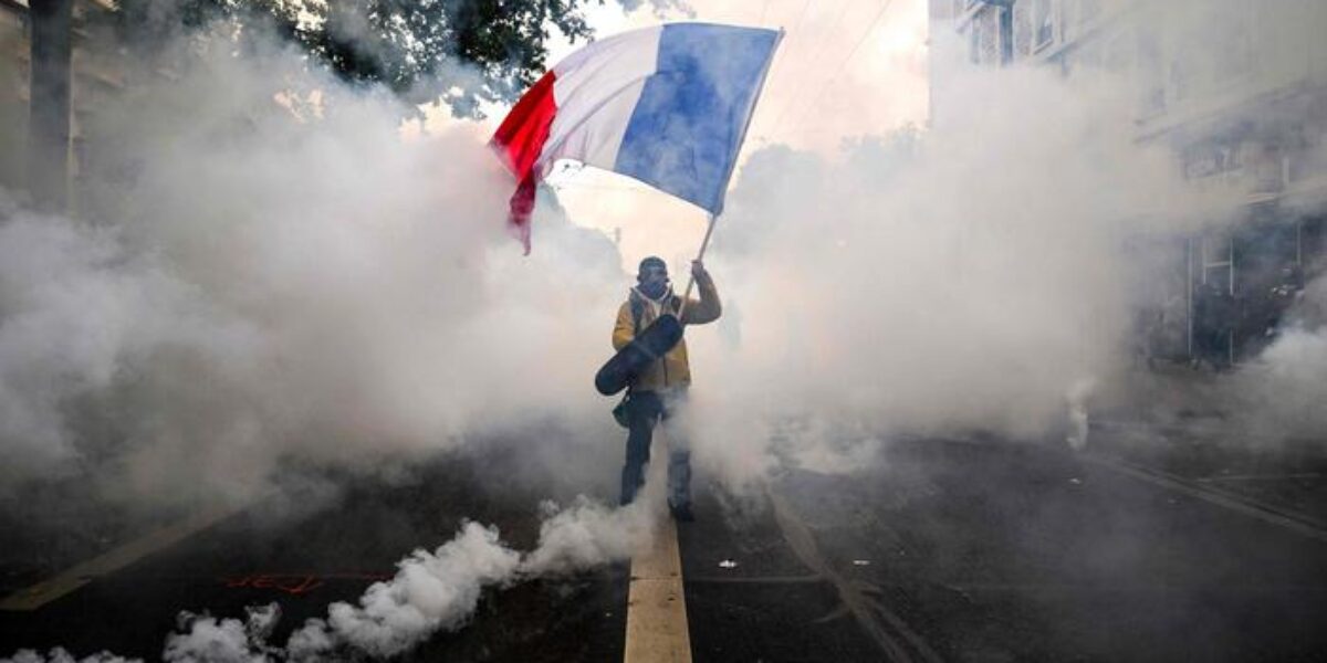 tensioni a parigi lacrimogeni contro i casseurs corteo nella calma poi incidenti da Gazzettadelsud.it tensioni a parigi lacrimogeni contro i casseurs corteo nella calma poi incidenti