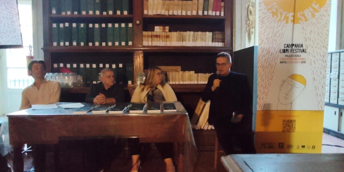 un viaggio tra le fake news con klaus davi al campania libri festival da Gazzettadelsud.it un viaggio tra le fake news con klaus davi al campania libri festival